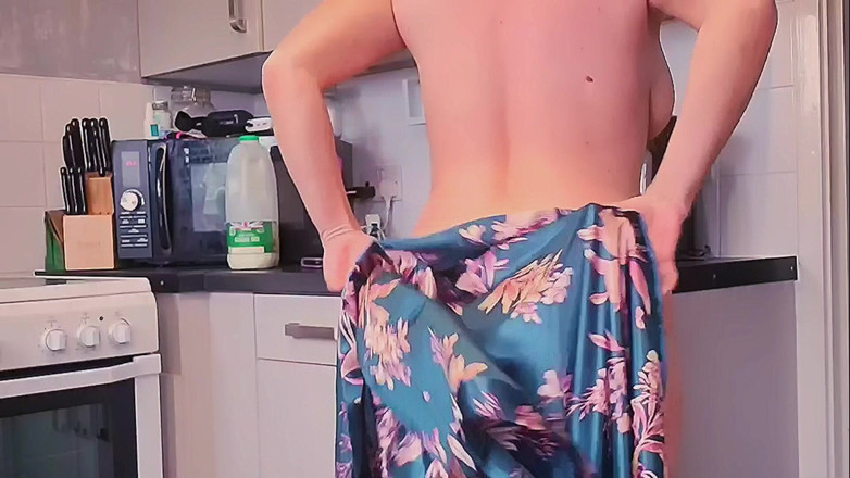 Kylie Britain Adventures: Rozkoszuje się sobą