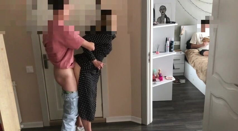 Good_view: Une femme infidèle baise ma meilleure amie