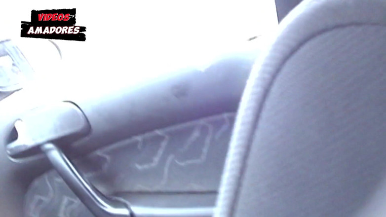 Amateurs videos: Une femme mariée se fait baiser dans la voiture