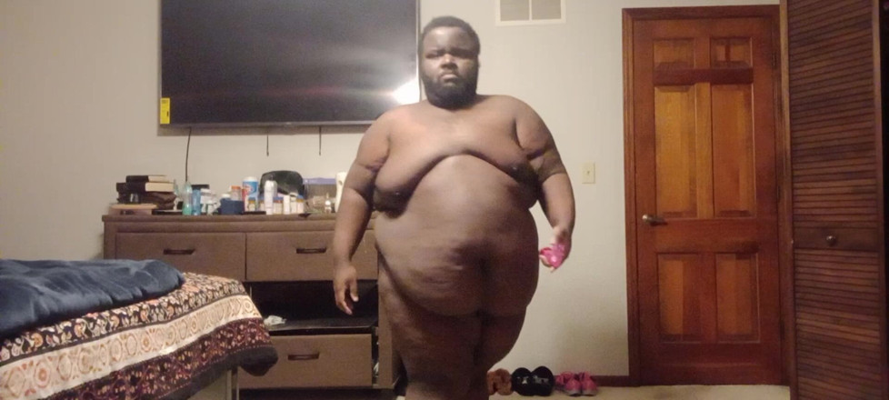 Andrew Adams: J’ai utilisé trois jouets sexuels sur mon lit nue dans...