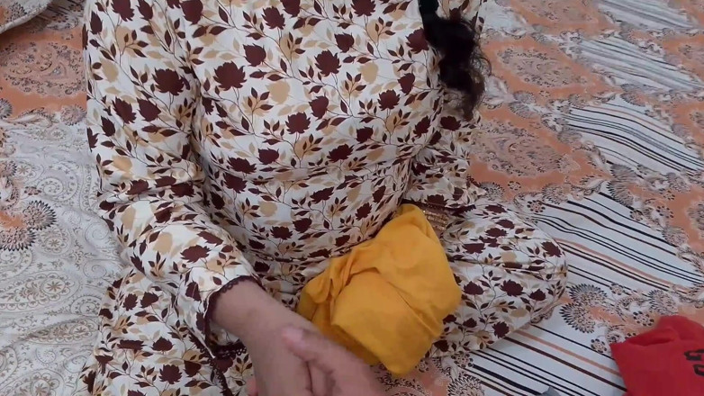 QueenbeautyQB: sasur bahoo - apni sundar bahoo ko akele dekhakar, uska sasur...