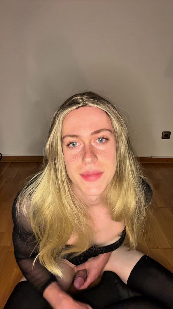 Fembaby: 19letá Drobná Femboy anál ošukaná a roztahování