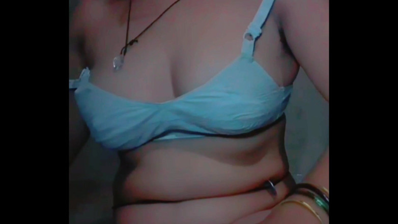 TricolorMusic3: Grande tamanho mamas quente muito apertado sexy bunda bhabhi ji...
