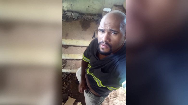 TheBlacKHunterr: Auf der Treppe des Gebäudes prallte ein