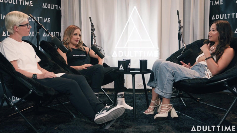 Adult Time Podcast: Scarlett Alexis &amp; Anna Claire Clouds Pen *s Fingers &amp; Mile High Club |...