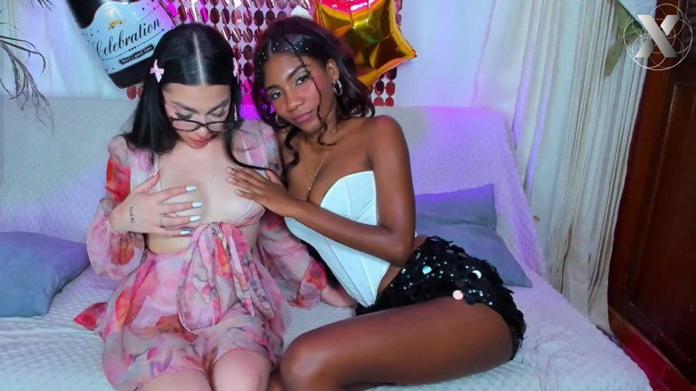 Lesbian Friends: Lambida Lésbica Saborizada: Eu Espalho Mel Na Buceta Apertada Dela