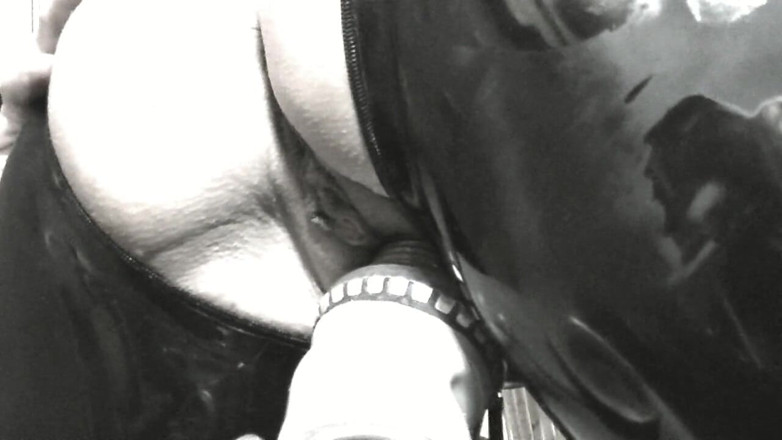 Lydia Privat: Cuscă în latex
