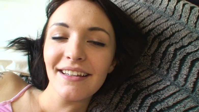 Digi Creationsxxx: Weißer typ brachte ihr au-pair für dreier-sex