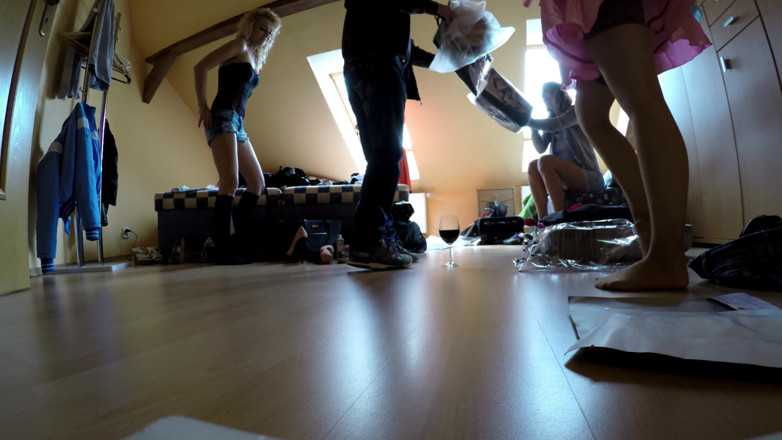 Leon Lambert Girls Twerk Parties CFNM: Gros seins, petits seins, gros culs, super caméra