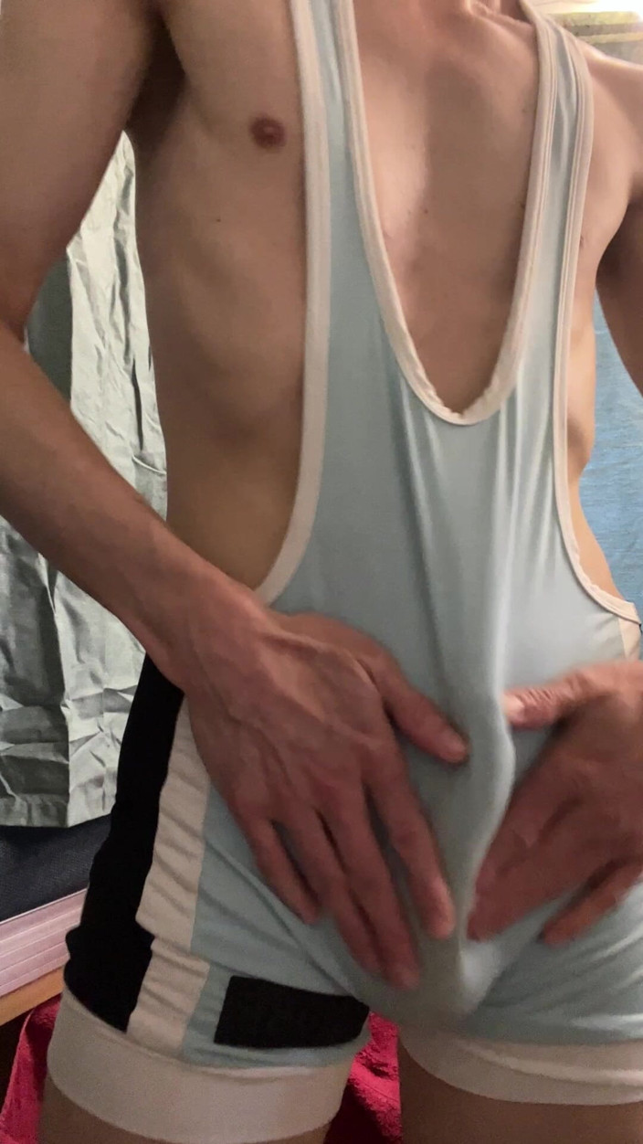 GoodTwinkGoneBad: Worstelende singlet bult frottage video