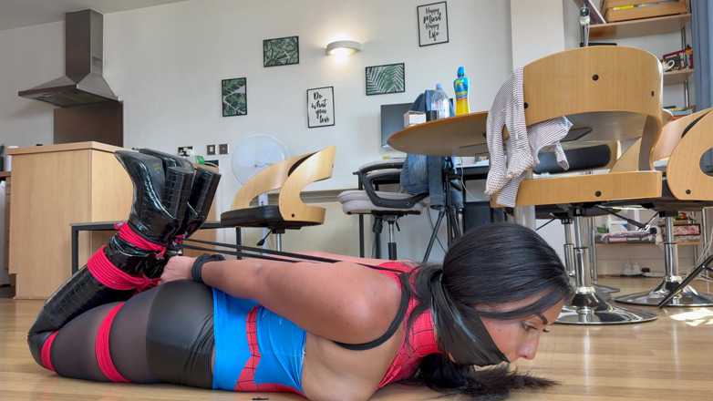 Latina Fetish: Courtney bị bắt gặp trong web trói buộc 4k + bts