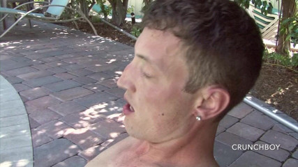 Slut twink used bareback by XXL cock: Kouření jeho hetero firn v bazénu