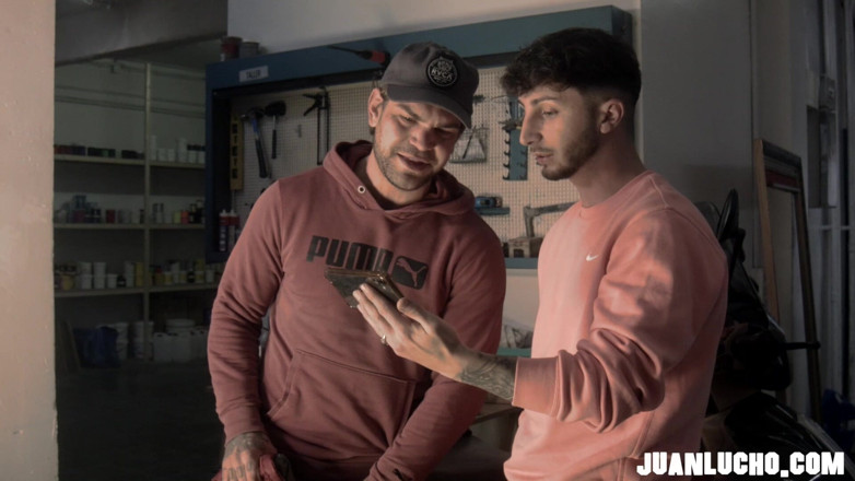 Juan Lucho Gay: Двоє друзів у механічній майстерні