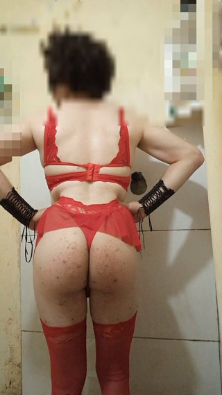CarolCrossBsB: लाल सेक्सी अधोवस्त्र में आदमी