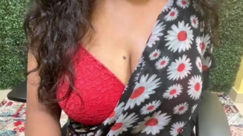 Surbhi453: Une étudiante indienne fait l’amour avec son camarade de classe après...