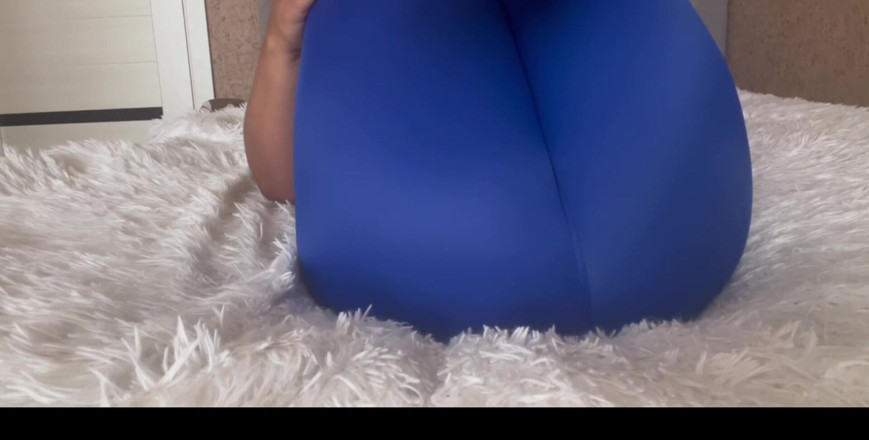Lux Eva: Milf cachonda en medias hizo yoga y recibió una preñada...