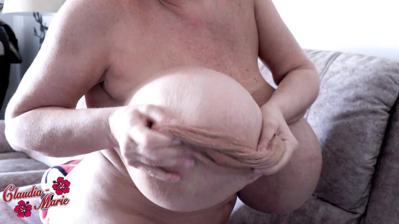 Claudia Marie: Gigantische doorhangende tieten en cellulitis