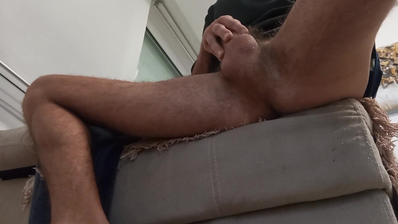 Elvissc: Bu domuz adam sana taşaklarını ve kıllı anüsünü yalaman için...