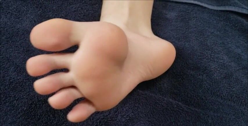 HottButtNasty: Schau zu, wie mein sexy fuß eine heiße klebrige ladung...
