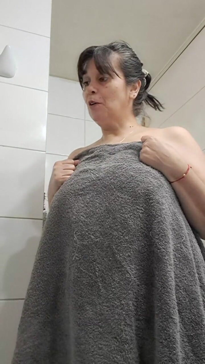 Mommy big hairy pussy: V6.mp4i'm con Compagnia in bagno, Il mio figliastro sta facendo...