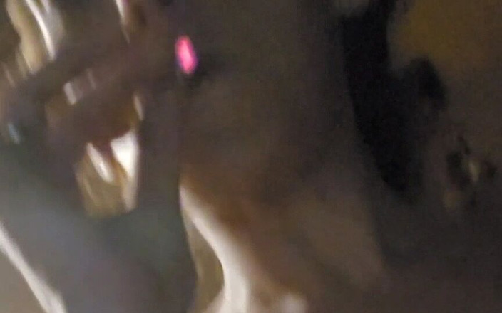 Lady Godiva Productions: Assista aos peitos da milf fumante saltar
