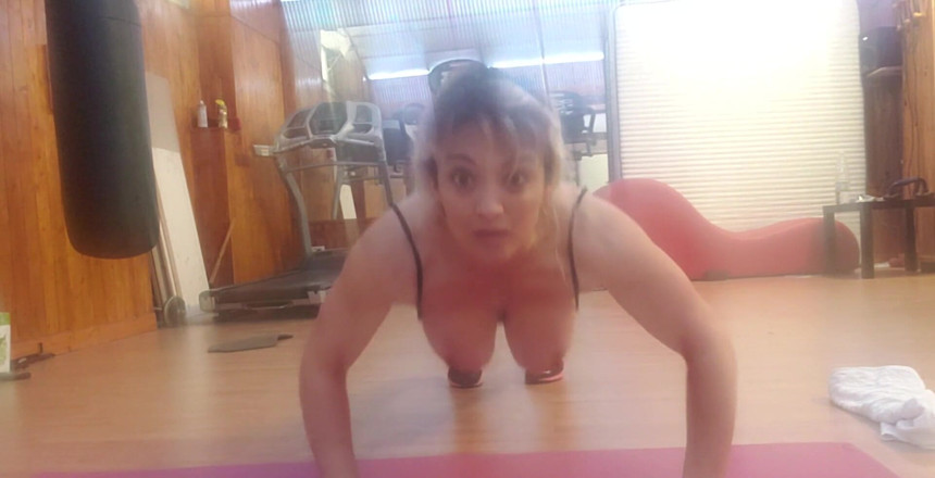 Mary Rider Pornstar: 젖탱이의 화요일 푸쉬업