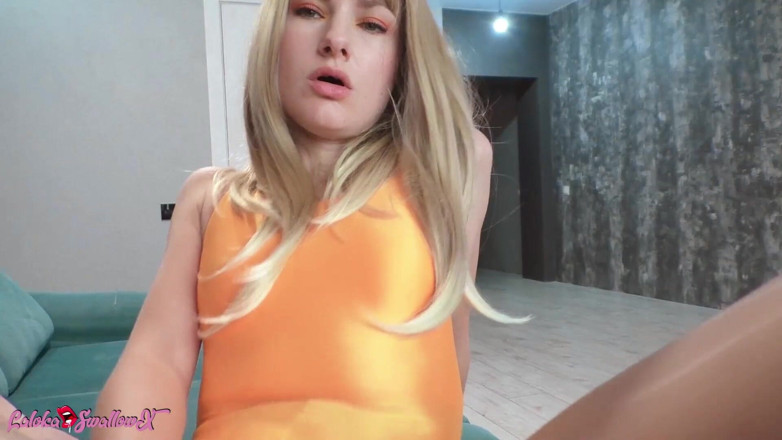 Laloka4you: Rubia paja y trabajando con el pie gran polla en...