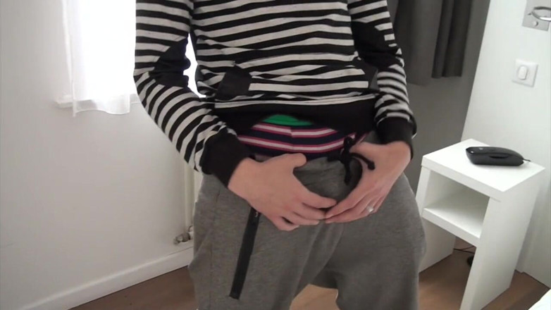 Gaybareback: フランスのふしだらな女deepthroatによって彼の親友