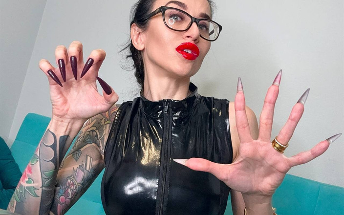 Julia domaina: Violet foncé, longs ongles et branlettes, pvc noir sur moi
