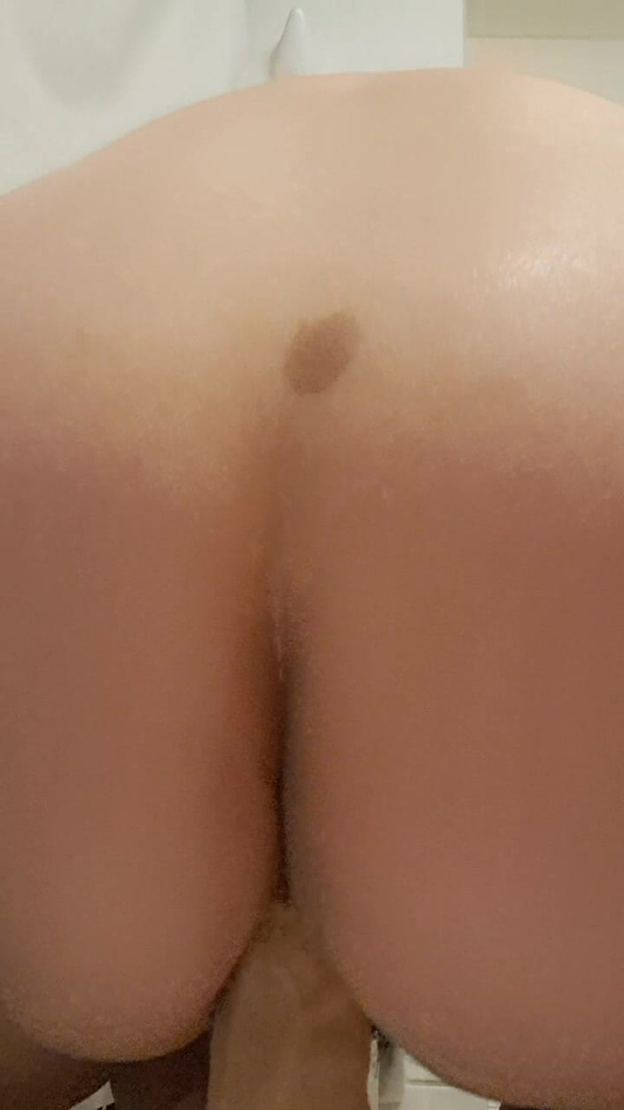 Mommy big hairy pussy: Mẹ kế lần đầu tiên đụ đít với cu giả