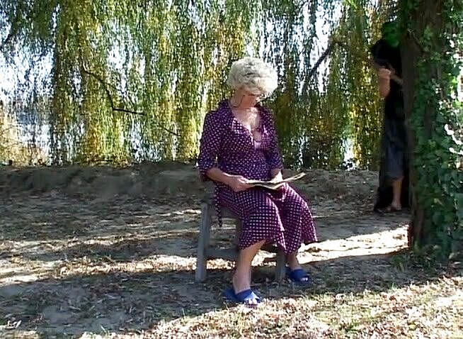 Gilfy Pleasure: Futai în aer liber pentru această matură bătrână