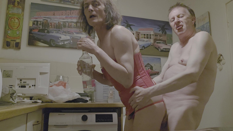 Gigi and David: Gigi și Dave, gospodină excitată sex în bucătărie