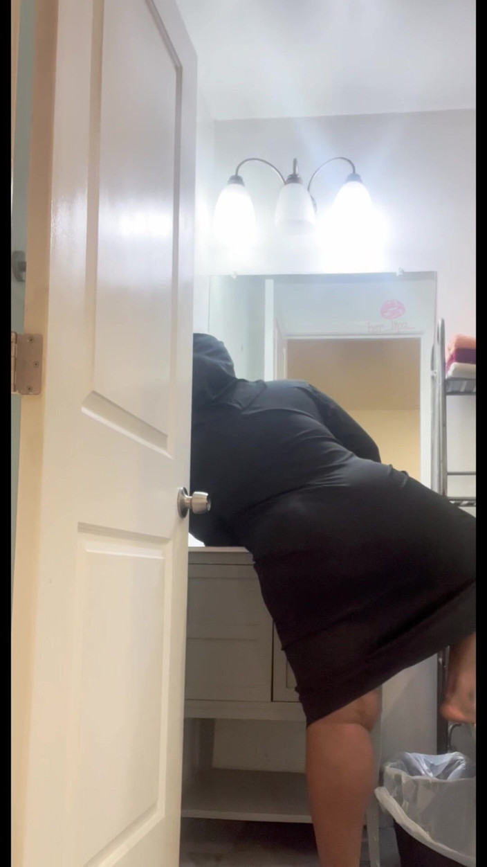 Anye Meshell: ¡Esta monja cachonda peca y se convierte en un vampiro...