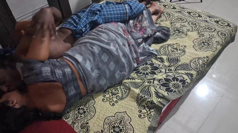 Sexy sindu: Sexig Bhabhi i Saree