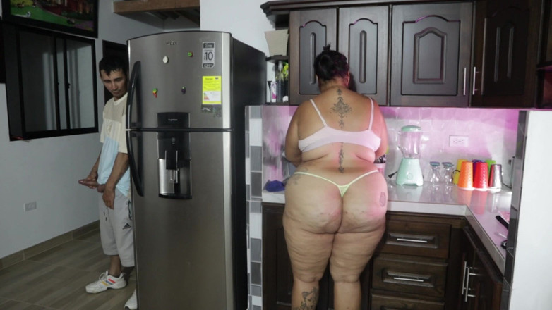 Lexly_16: El Hijo De Mi Novio Me Ensena Su Enorme Verga