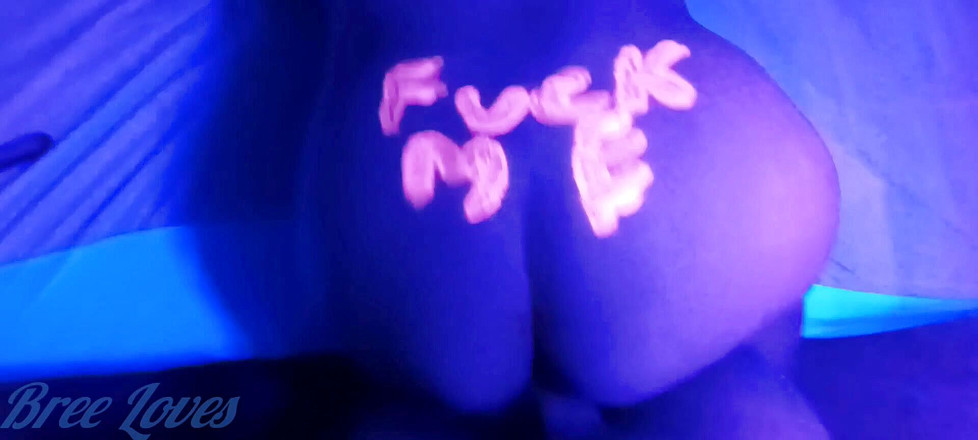 Bree Loves: Une PAWG à la peinture pour le corps obtient ce qu'elle...