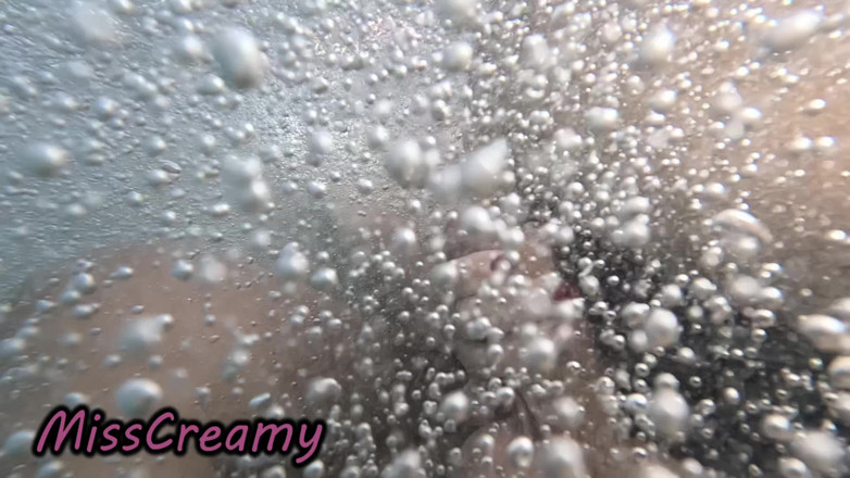 Miss Creamy: Громадський більярд, зведена сестра, засвіт члена, ризиковано мастурбує, натовп дивиться камшот 4k