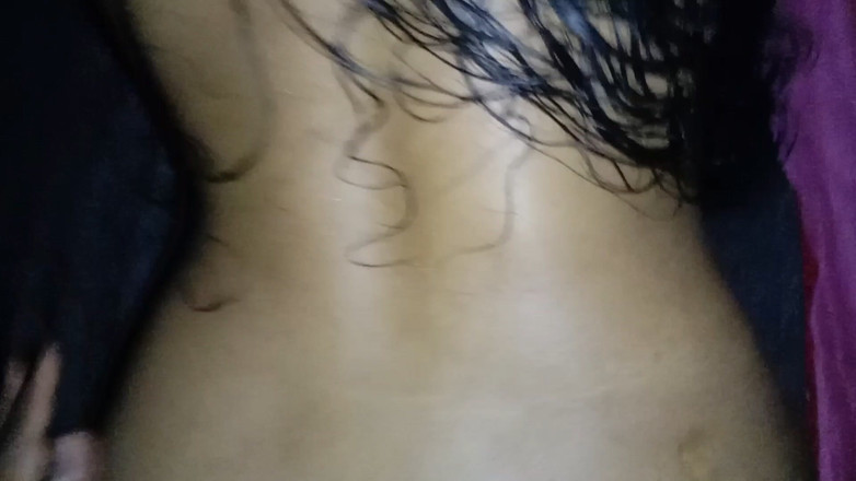 Deshi women: Indisches schönes college-mädchen ging mit ihrer freundin ins hotel und...