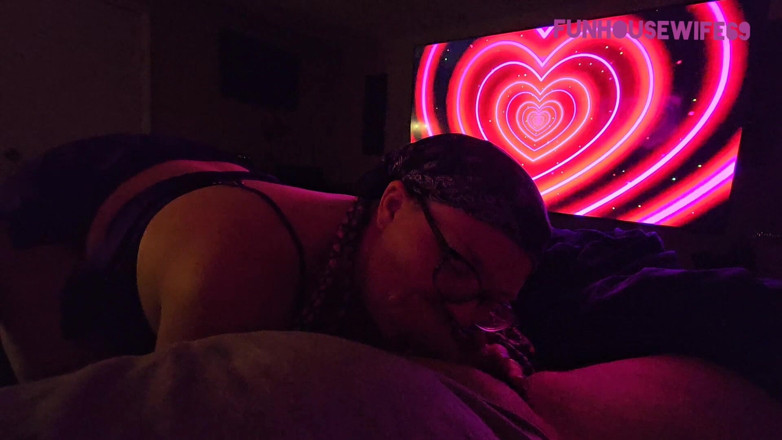 Funhousewife69: Ngocok cowok ini sampai crot di mulutku