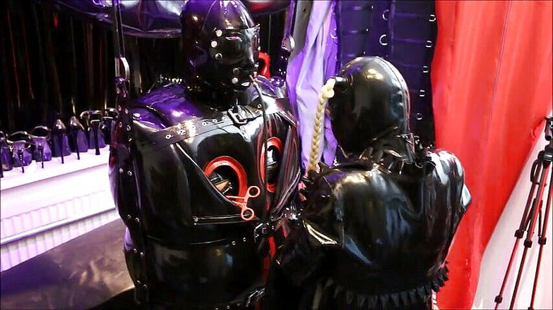 Rubber And Bondage Girl Kim: 18세 이상 자지를 빨아주기