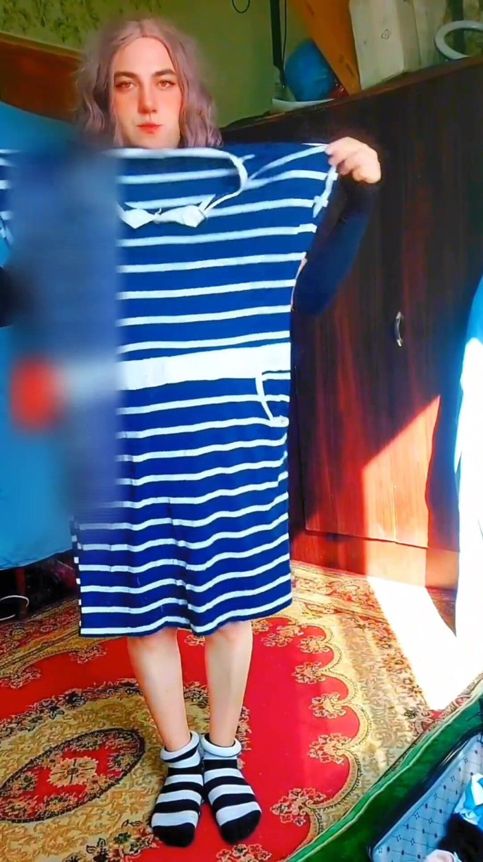 Kitty_Cross: +18 YouTube Model Crossdresserkitty Sexy Villager gospodyni sukienka Długie pończochy