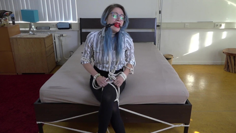 Restricting Ropes: Луна Грей - секретарка відтрахана м'ячем