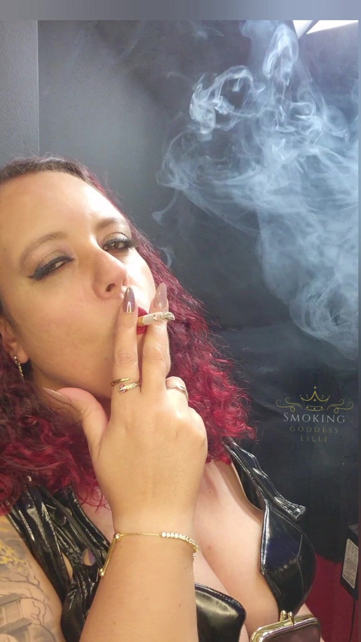 Lilli Cukierek Cox: Feel My Smoke
