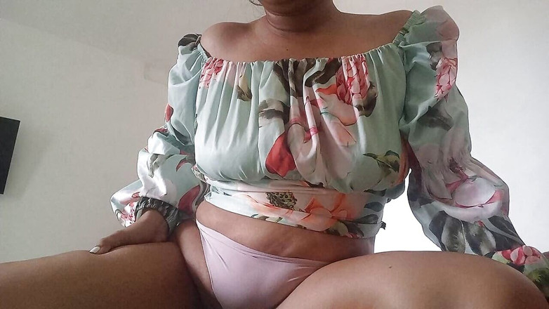 PATY PATY: Ven a tocarme papi explora todo mi cuerpo y masajea...