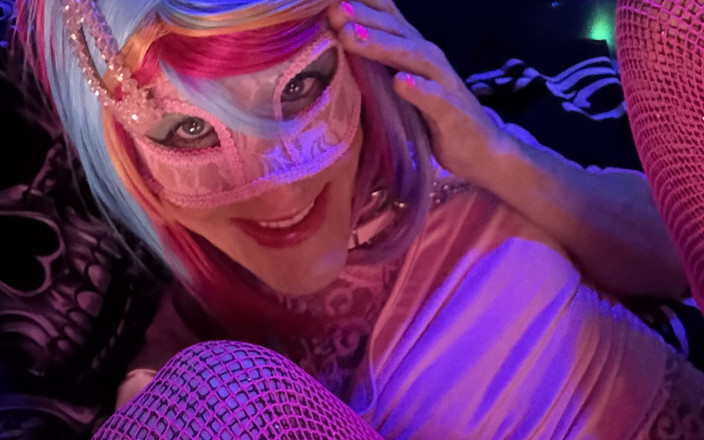 Cassy cash: CD-ul Sissy Cassy Cash mângâie pula ei mare