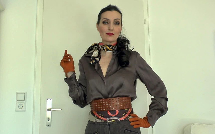 Lady Victoria Valente: ワイドタイトベルト パート65