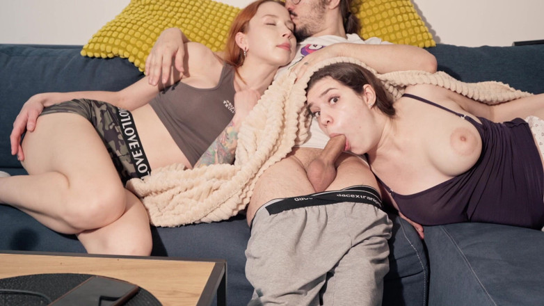 Mollykit: Üvey kız kardeşlerimden televizyon izlerken sırlıyorum
