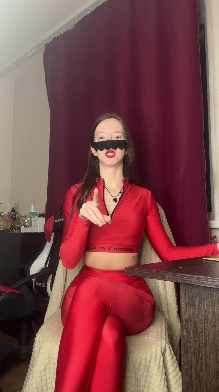 Skinny_lady69: Rahasia kecilmu ada di bawah kendaliku, sph &amp; mengendus celana dalam