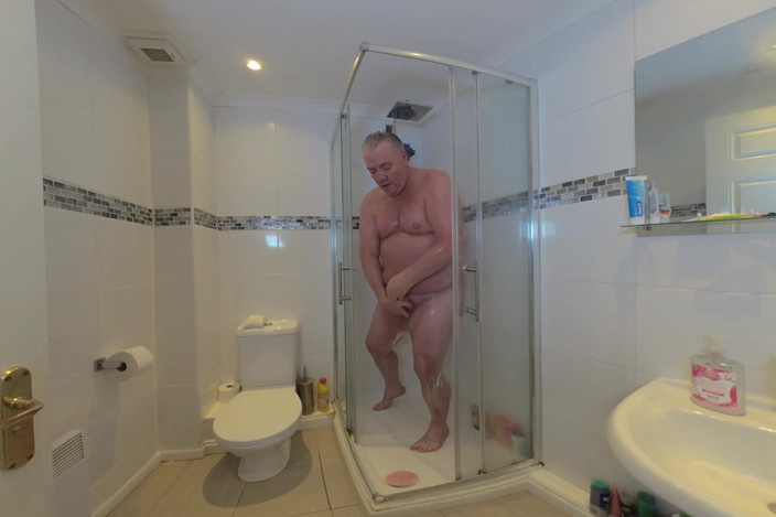 Solo Male VR180 Billy the Bear: Vr180 샤워 중 비누 받기