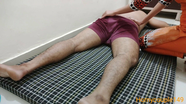 Hornycouple149: Puan mengongkek Ramu dengan keras dan mengongkeknya di pantat (hindi melampau)